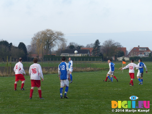 FZ002402 Pepijn voetballen